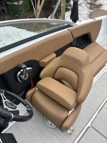 Slide: The Image of Four Winns H6 OB 2025 - 21