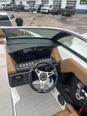 Slide: The Image of Four Winns H6 OB 2025 - 22