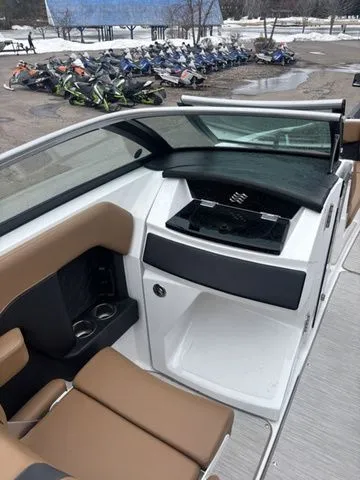 Slide: The Image of Four Winns H6 OB 2025 - 24