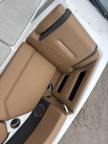 Slide: The Image of Four Winns H6 OB 2025 - 28