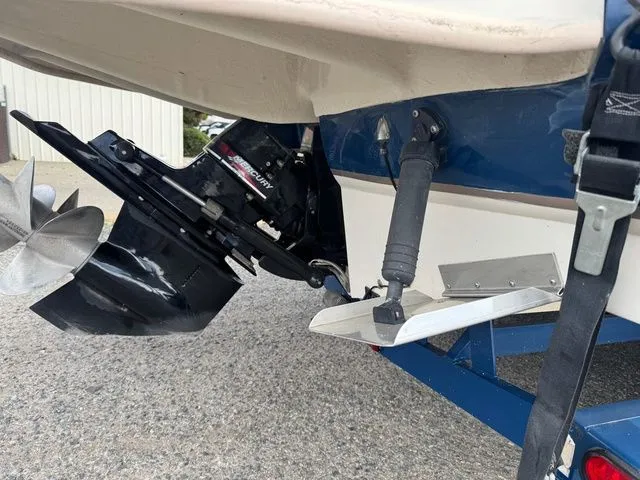 Slide: The Image of Sea Ray 240 Sundeck 2004 - 11