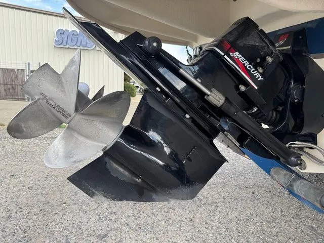 Slide: The Image of Sea Ray 240 Sundeck 2004 - 12