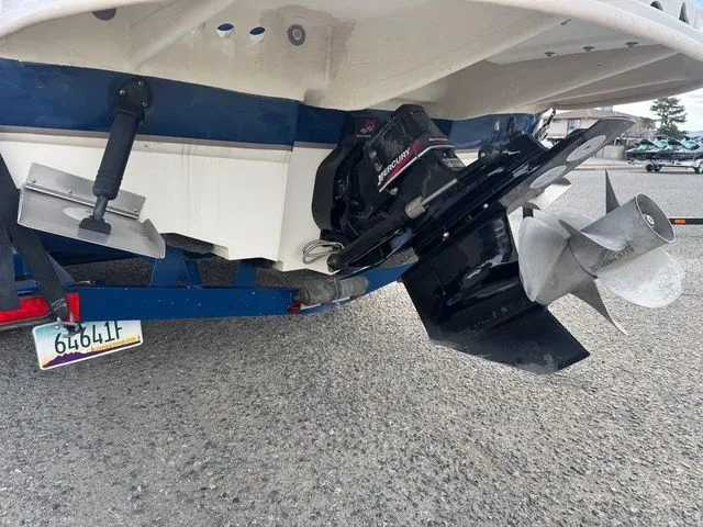 Slide: The Image of Sea Ray 240 Sundeck 2004 - 13