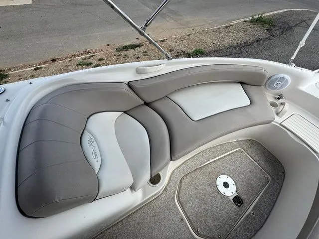 Slide: The Image of Sea Ray 240 Sundeck 2004 - 18