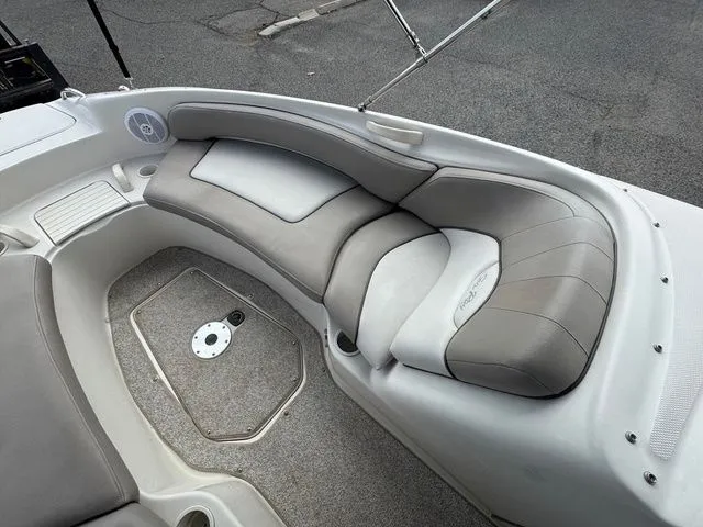 Slide: The Image of Sea Ray 240 Sundeck 2004 - 19