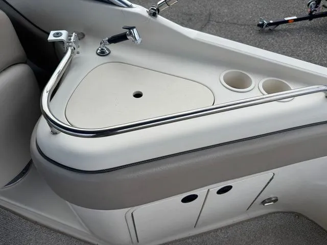 Slide: The Image of Sea Ray 240 Sundeck 2004 - 33