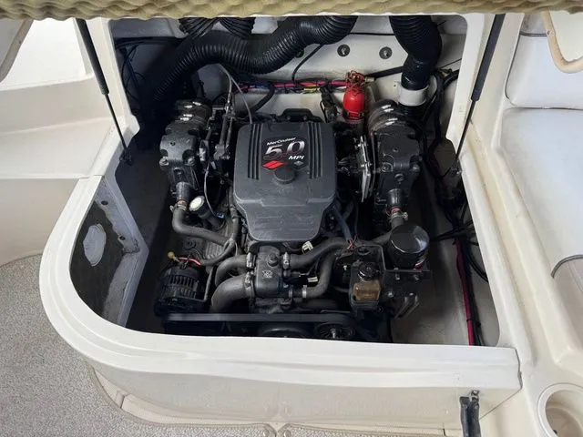 Slide: The Image of Sea Ray 240 Sundeck 2004 - 35