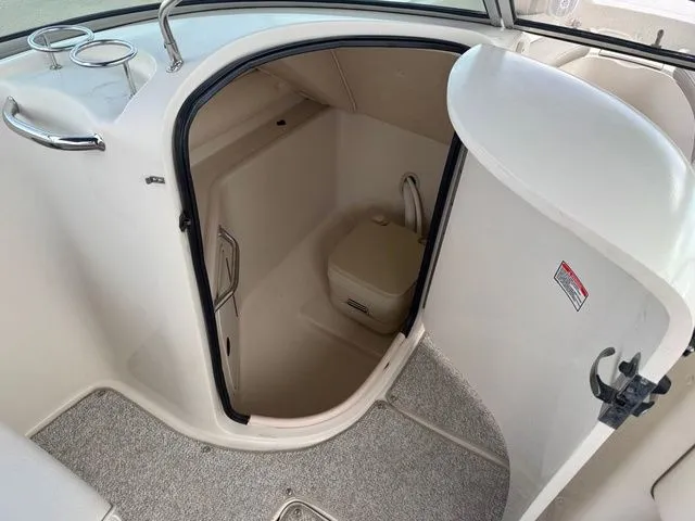 Slide: The Image of Sea Ray 240 Sundeck 2004 - 38