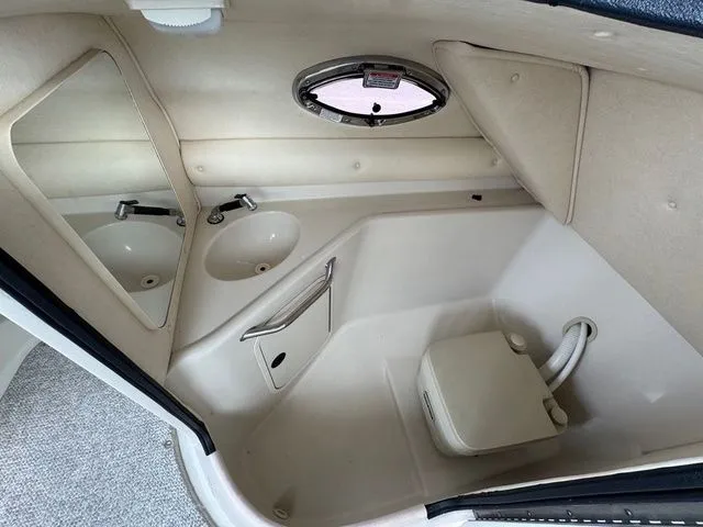 Slide: The Image of Sea Ray 240 Sundeck 2004 - 39