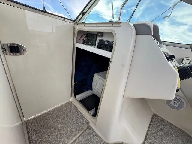 Slide: The Image of Sea Ray 240 Sundeck 2004 - 42