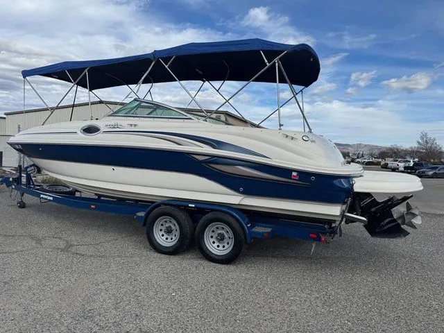 Slide: The Image of Sea Ray 240 Sundeck 2004 - 49