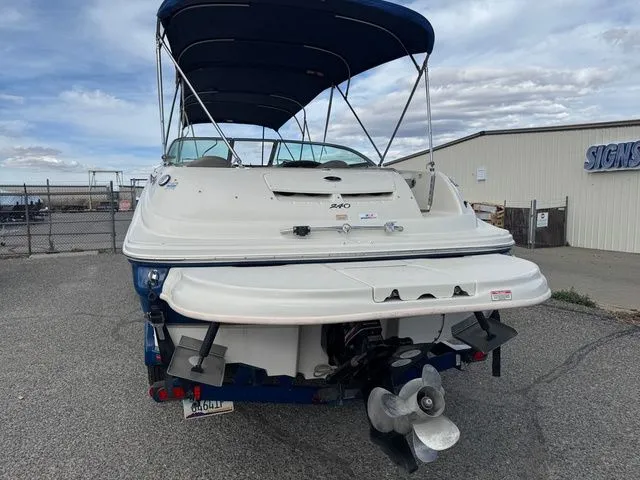 Slide: The Image of Sea Ray 240 Sundeck 2004 - 51