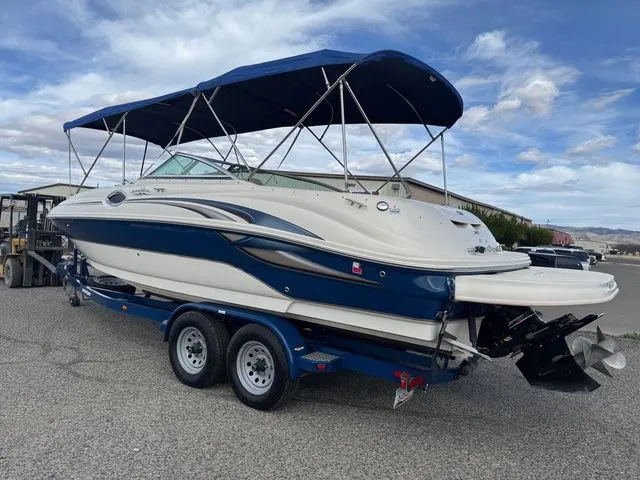 Slide: The Image of Sea Ray 240 Sundeck 2004 - 52