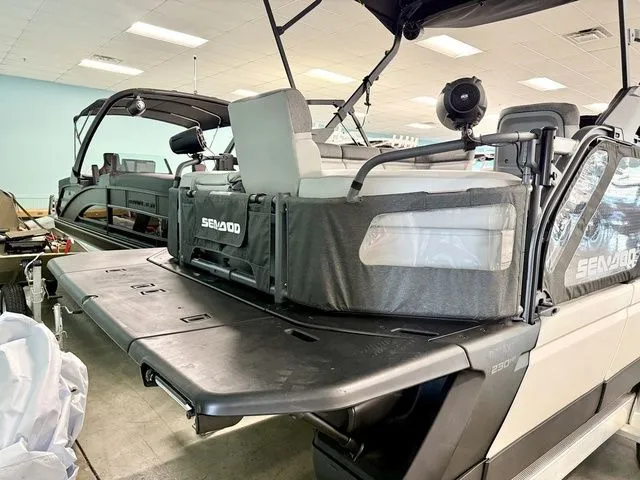 Slide: The Image of Sea-Doo Switch Sport 21 2024 - 14