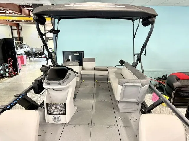 Slide: The Image of Sea-Doo Switch Sport 21 2024 - 2