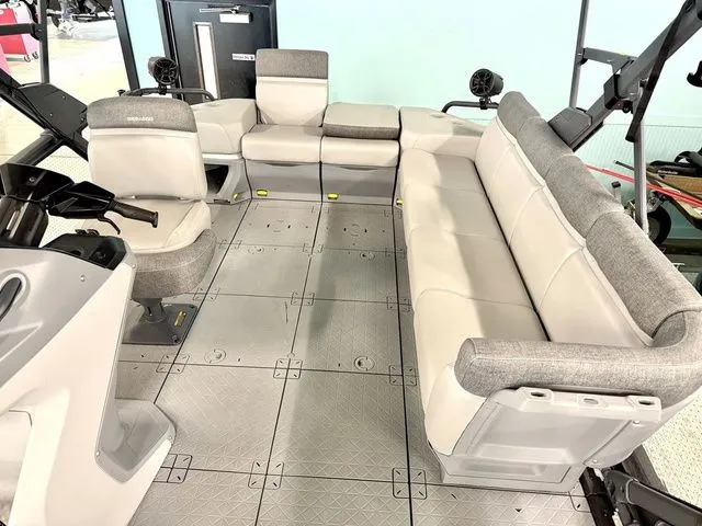 Slide: The Image of Sea-Doo Switch Sport 21 2024 - 4