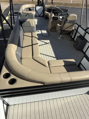 Slide: The Image of Viaggio By Misty Harbor V22C Tri-Toon 2026 - 5