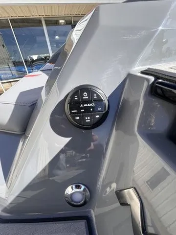 Slide: The Image of Nautique Super Air Nautique GS22 2026 - 16