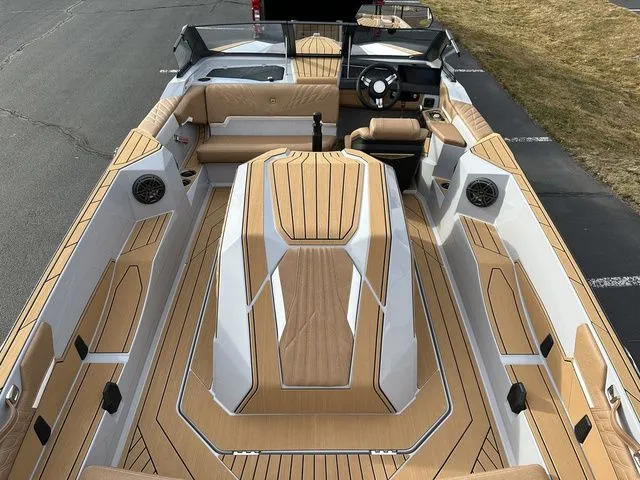 Slide: The Image of Nautique Ski Nautique 2026 - 13