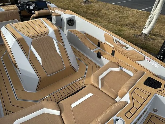 Slide: The Image of Nautique Ski Nautique 2026 - 14