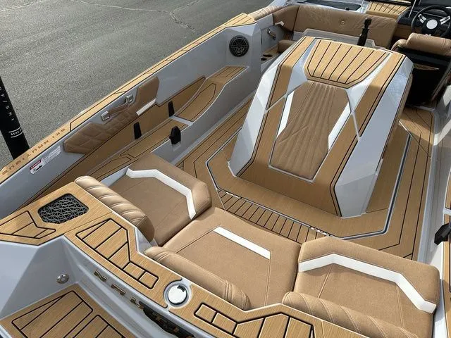 Slide: The Image of Nautique Ski Nautique 2026 - 15