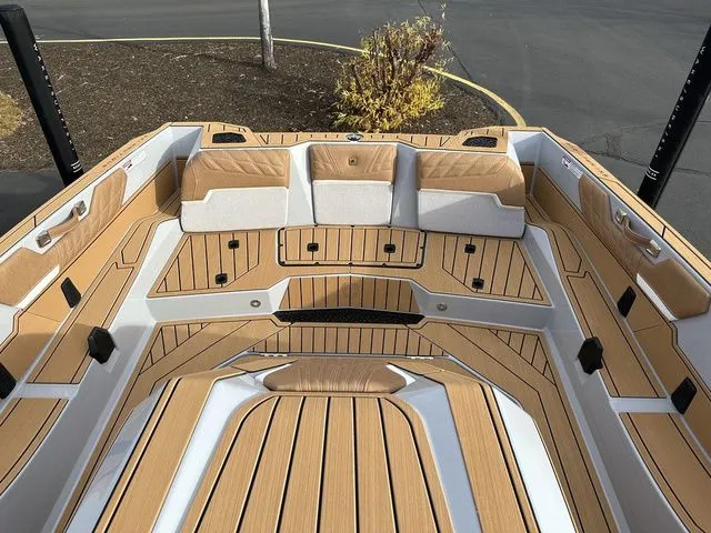 Slide: The Image of Nautique Ski Nautique 2026 - 19