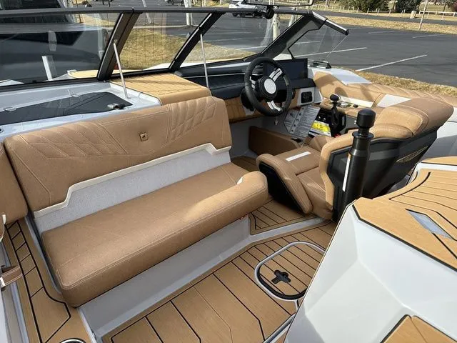 Slide: The Image of Nautique Ski Nautique 2026 - 24