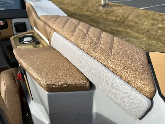 Slide: The Image of Nautique Ski Nautique 2026 - 36