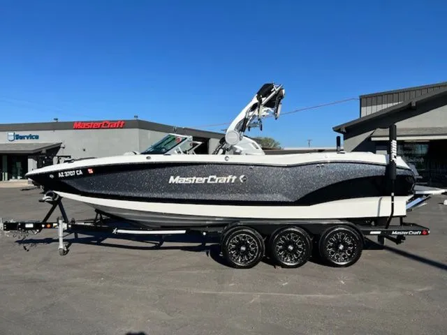 The Image of MasterCraft X24 2019 - 1