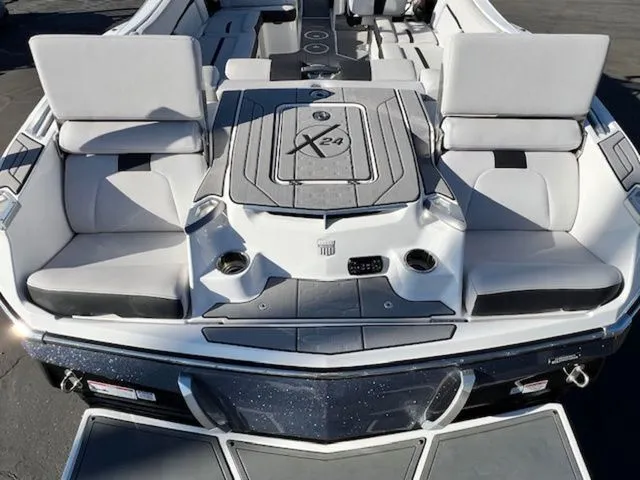 Slide: The Image of MasterCraft X24 2019 - 11