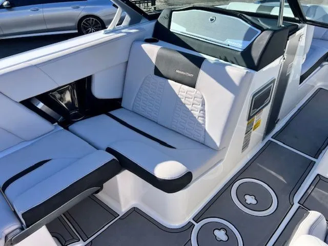 Slide: The Image of MasterCraft X24 2019 - 15