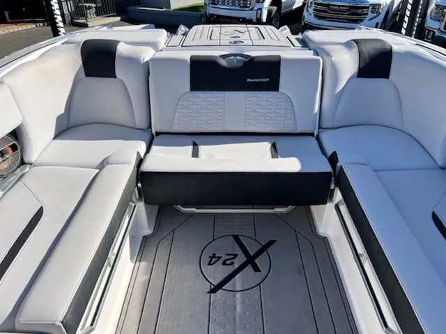 Slide: The Image of MasterCraft X24 2019 - 17