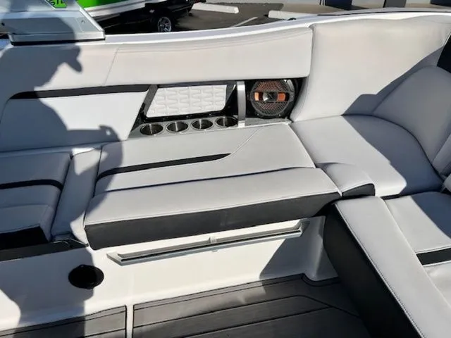 Slide: The Image of MasterCraft X24 2019 - 18