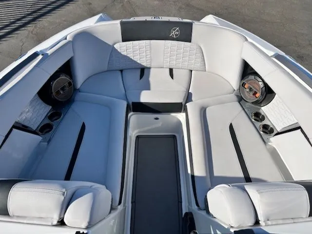 Slide: The Image of MasterCraft X24 2019 - 19