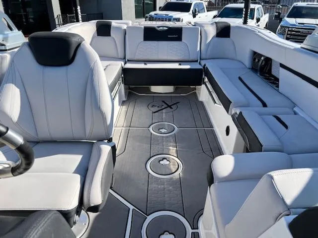 Slide: The Image of MasterCraft X24 2019 - 20