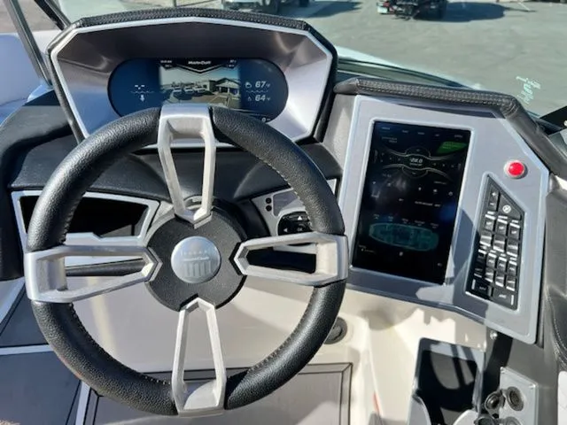 Slide: The Image of MasterCraft X24 2019 - 21