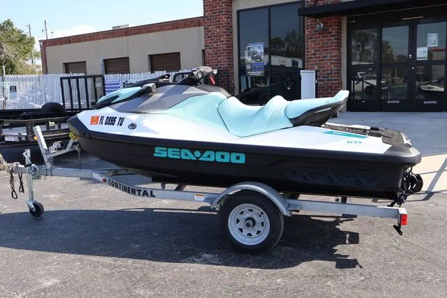 Slide: The Image of Sea-Doo GTI 130 2024 - 3