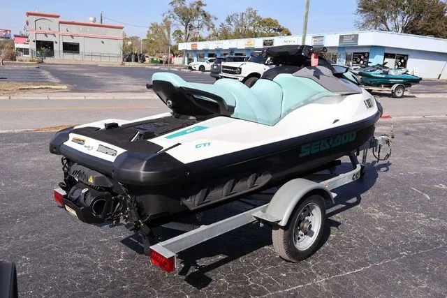 Slide: The Image of Sea-Doo GTI 130 2024 - 5