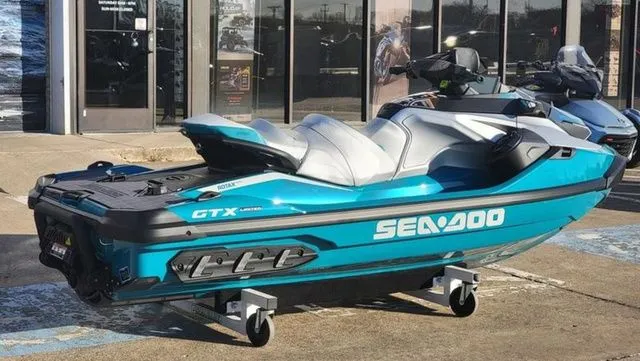 Slide: The Image of CAN-AM® GTX LIMITED 325/ SOUND SYSTEM ROTAX 1630 ACE 2026 - 22