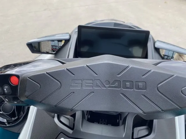 Slide: The Image of CAN-AM® GTX LIMITED 325/ SOUND SYSTEM ROTAX 1630 ACE 2026 - 23