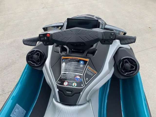 Slide: The Image of CAN-AM® GTX LIMITED 325/ SOUND SYSTEM ROTAX 1630 ACE 2026 - 25