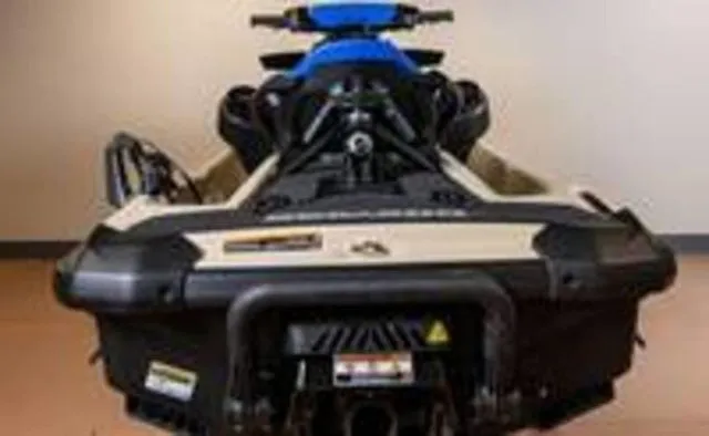 Slide: The Image of Sea-Doo Wake 170 2026 - 4