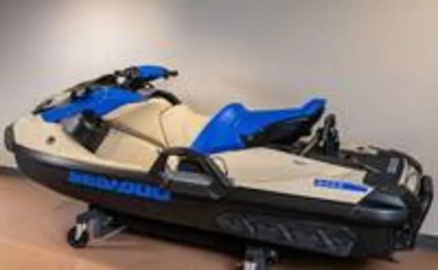 Slide: The Image of Sea-Doo Wake 170 2026 - 5