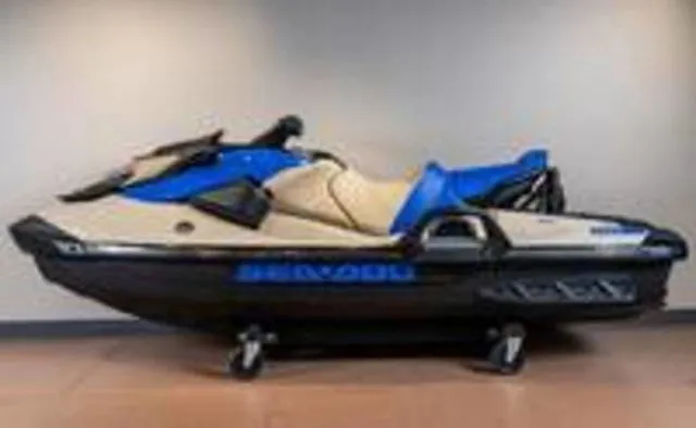 Slide: The Image of Sea-Doo Wake 170 2026 - 7