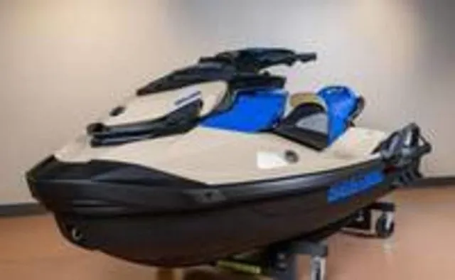 Slide: The Image of Sea-Doo Wake 170 2026 - 8