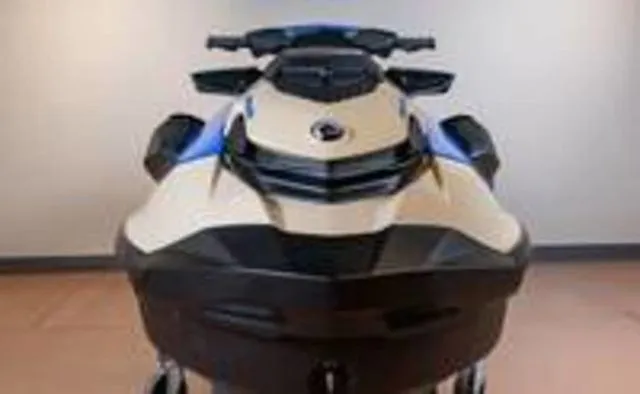 Slide: The Image of Sea-Doo Wake 170 2026 - 9