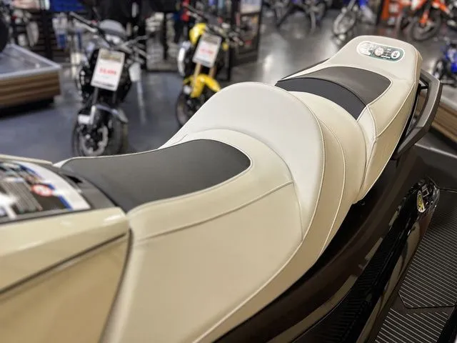 Slide: The Image of Yamaha VX Cruiser HO 2026 - 17