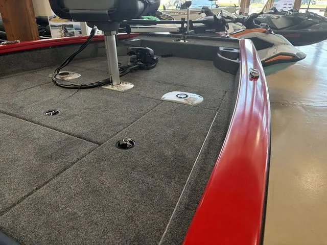 Slide: The Image of Tracker Pro Team 175 TF 2026 - 19