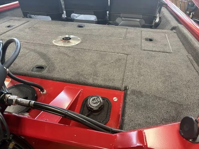 Slide: The Image of Tracker Pro Team 175 TF 2026 - 24