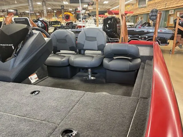 Slide: The Image of Tracker Pro Team 175 TF 2026 - 9